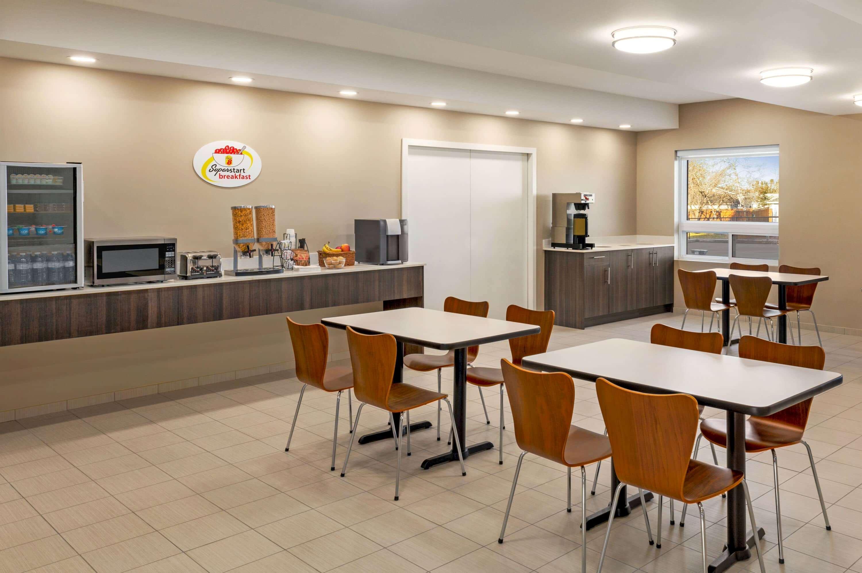 فندق Super 8 By Wyndham تومبسون المظهر الخارجي الصورة